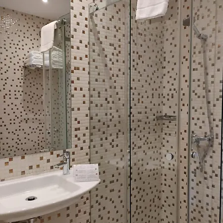 Montes Hotel 2*